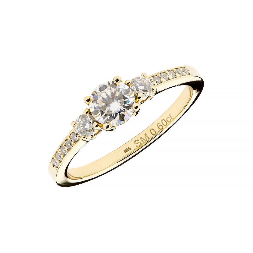 Zaručnički prsten sa sintetskim moissanitom